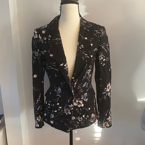 White House Black Market size 2 blazer/suit coat excellent condition - Picture 1 of 7